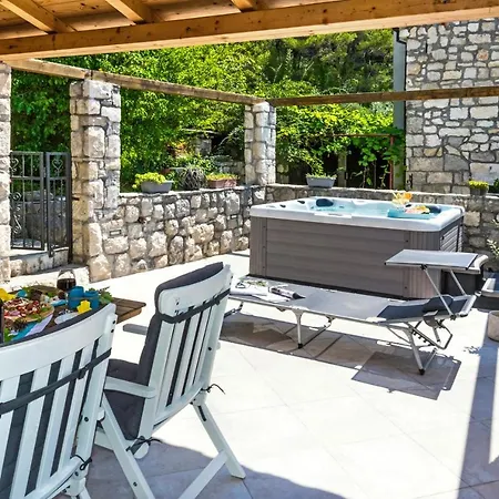 Stonehouse Korlat With Open-air Jacuzzi 别墅 *