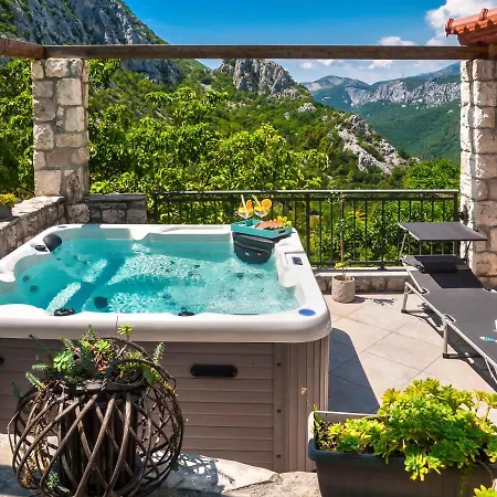 Stonehouse Korlat With Open-air Jacuzzi 别墅 *