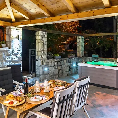 Stonehouse Korlat With Open-air Jacuzzi 别墅