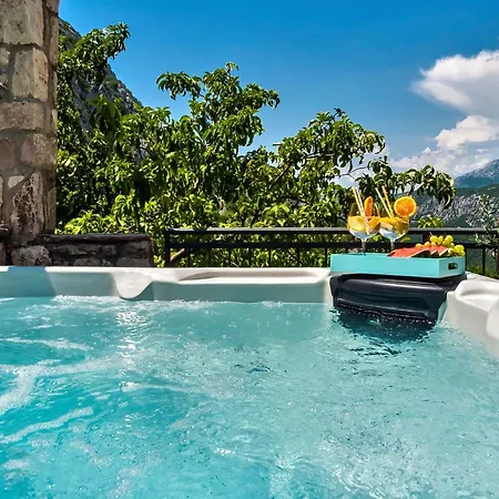 Stonehouse Korlat With Open-air Jacuzzi 别墅 Podspilje (Split)