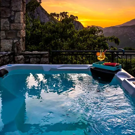 Stonehouse Korlat With Open-air Jacuzzi Podspilje (Split)